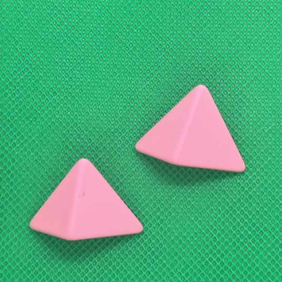 Minimalist:Simple  pink Triangle Stud Earrings - Picture 9 of 9